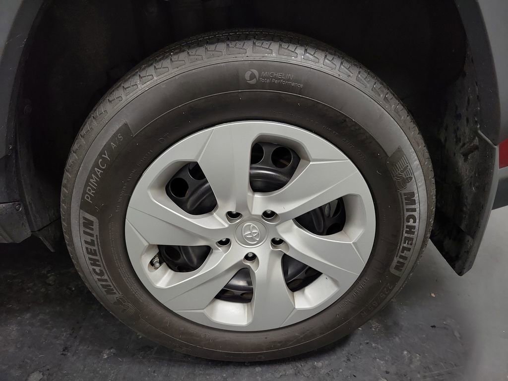Used 2023 Toyota RAV4 LE image 10