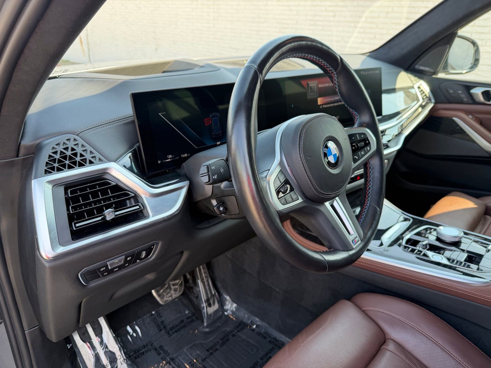 Used 2023 BMW X7 M60i w/ Executive Package image 17