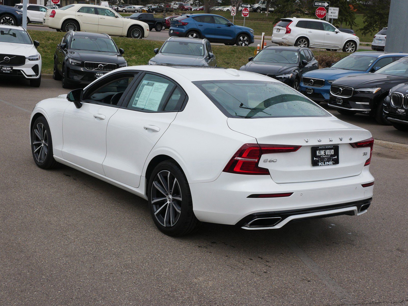 Used 2022 Volvo S60 B5 Momentum w/ Premium Package AWD/4WD image 5