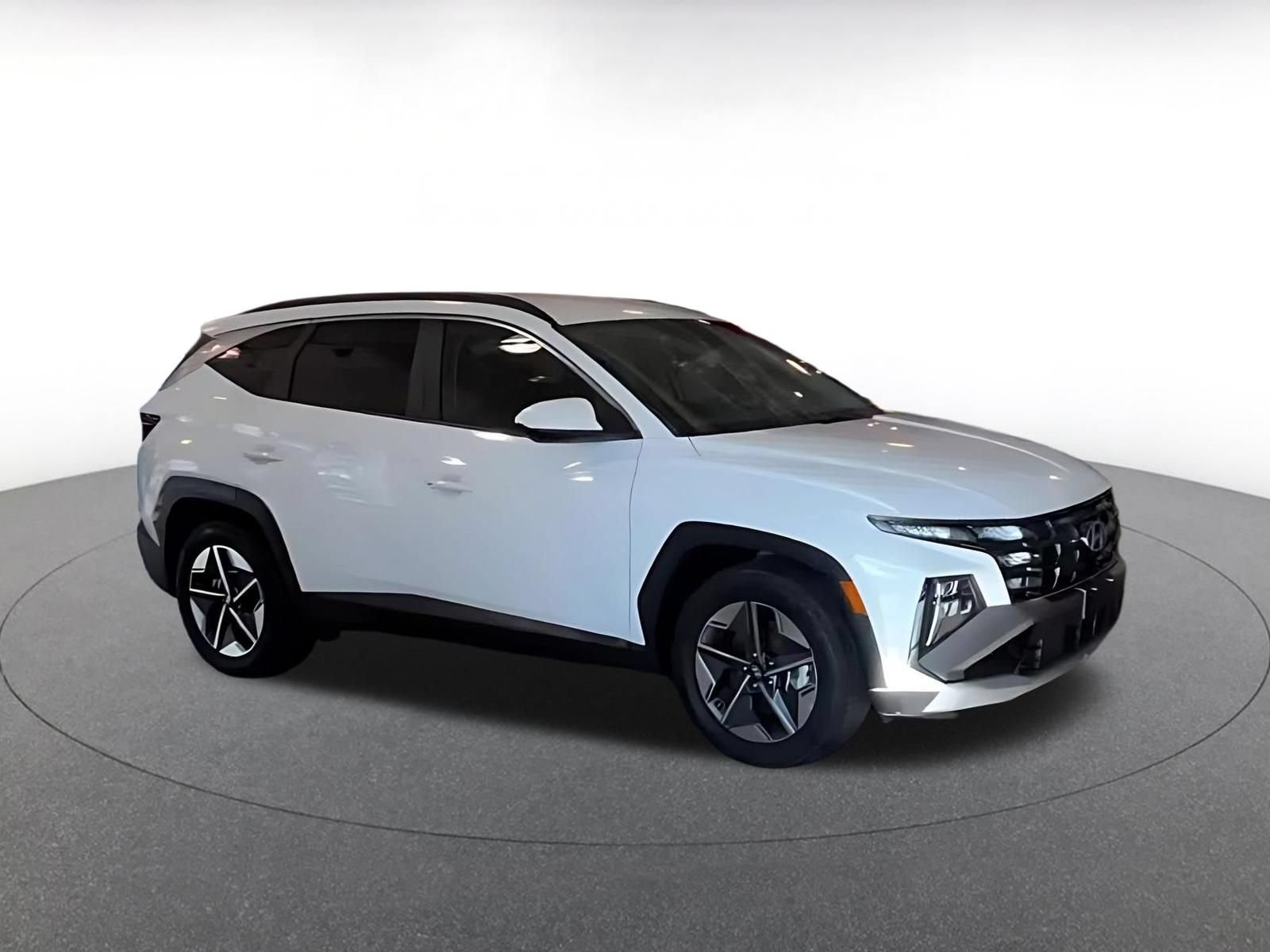 Used 2026 Hyundai Tucson SEL FWD image 2