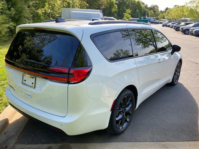 Used 2023 Chrysler Pacifica Touring-L w/ S Appearance Package image 33