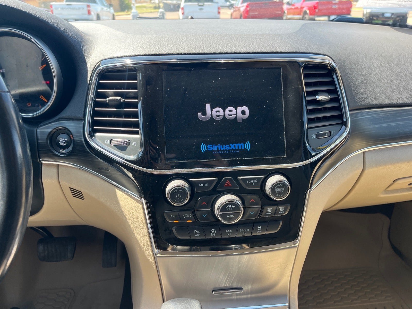 Used 2020 Jeep Grand Cherokee Limited AWD/4WD image 13