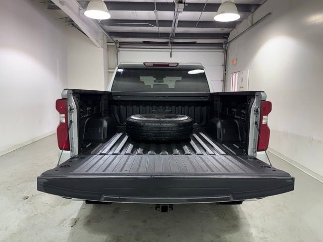 Certified 2022 Chevrolet Silverado 1500 RST w/ Redline Edition AWD/4WD image 7