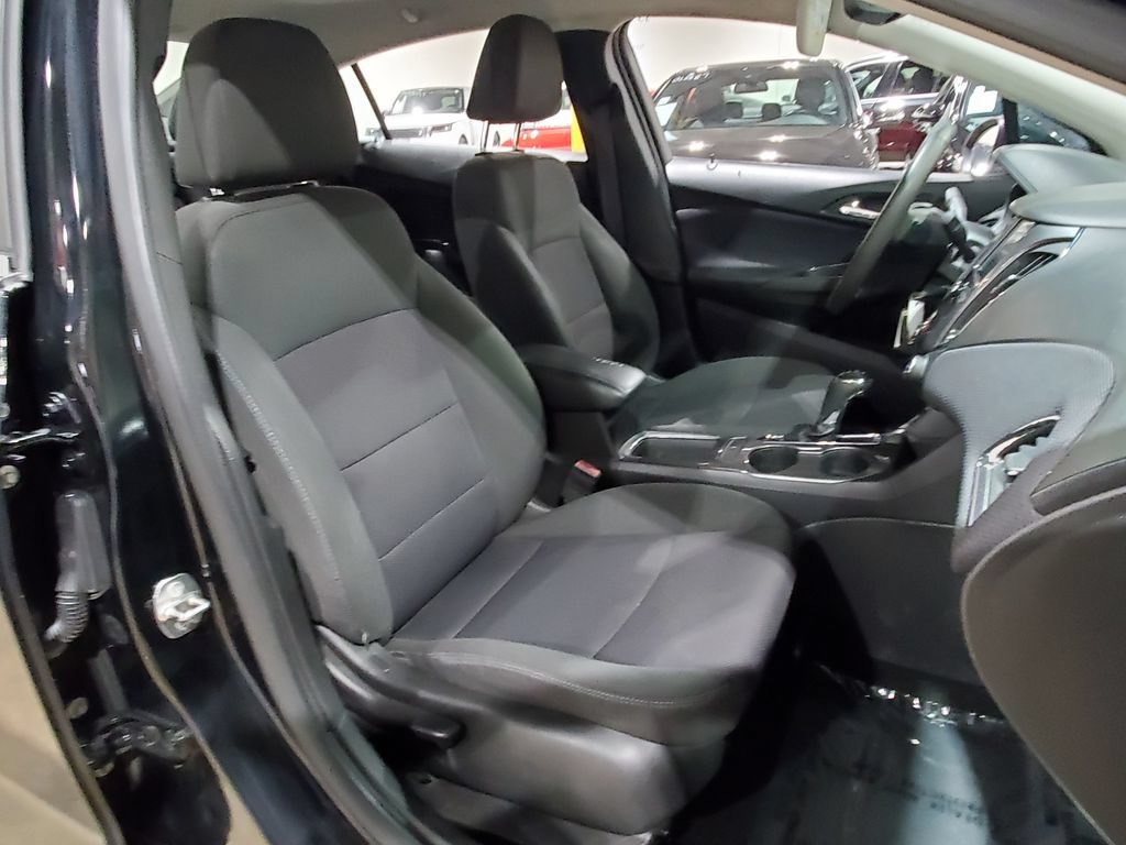 Used 2017 Chevrolet Cruze LT FWD image 13