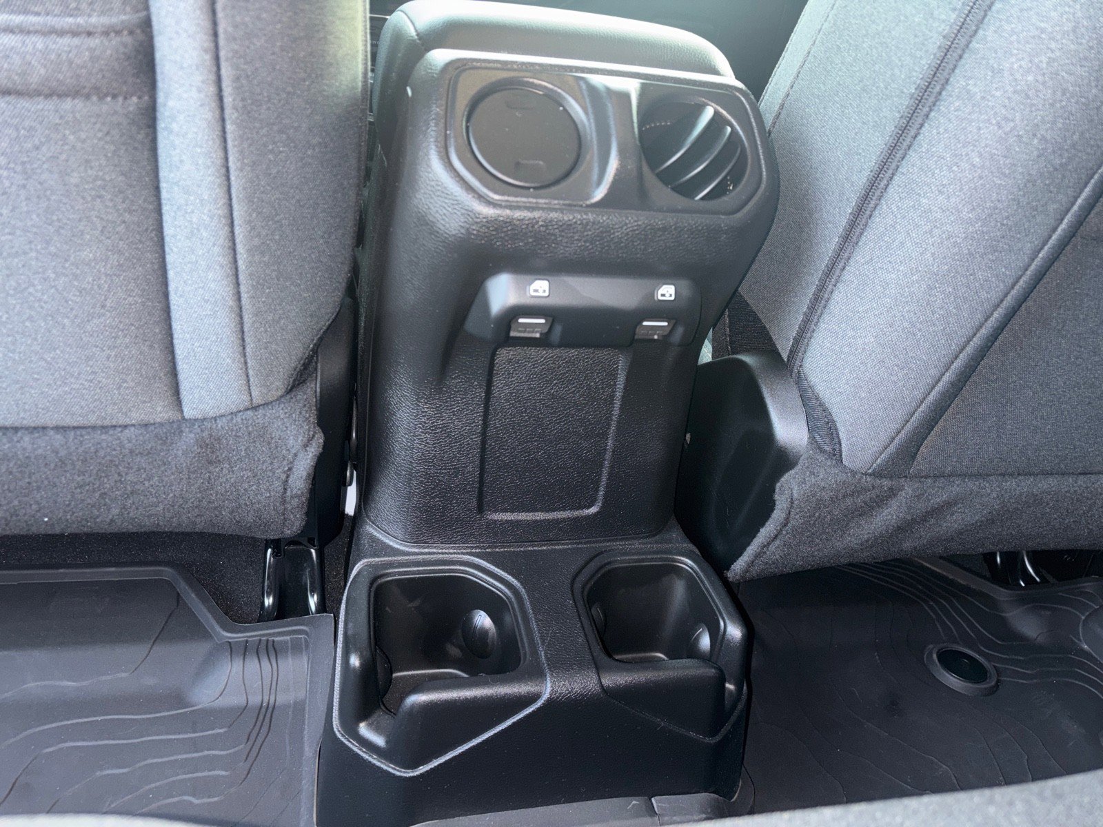 Used 2025 Jeep Gladiator Sport image 34