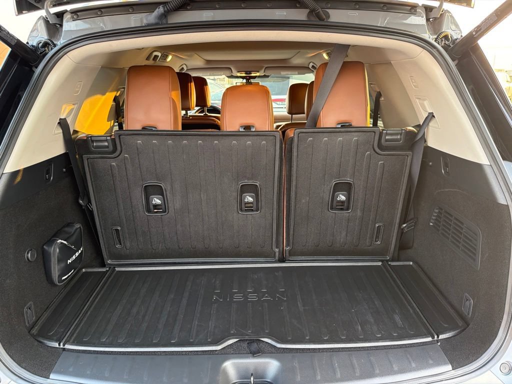 Used 2024 Nissan Pathfinder Platinum AWD/4WD image 19