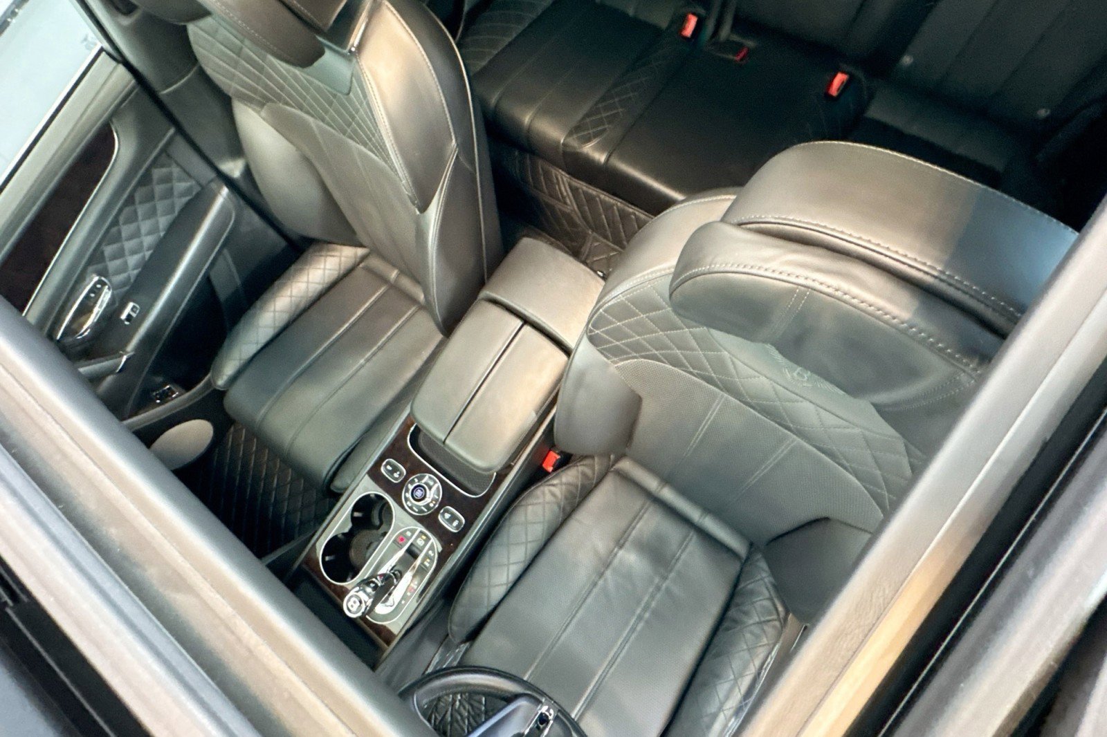 Used 2018 Bentley Bentayga image 20