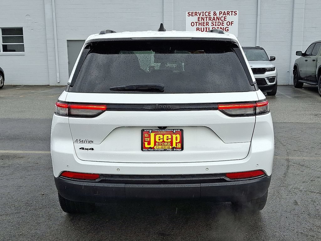 Certified 2023 Jeep Grand Cherokee Altitude AWD/4WD image 5