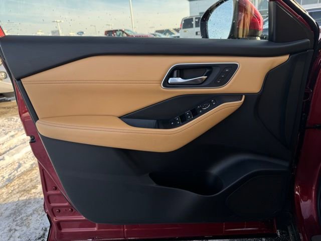 Used 2023 Nissan Rogue Platinum w/ Platinum Premium Package image 12