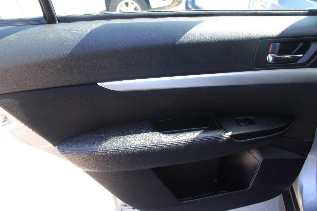 Used 2012 Subaru Outback 2.5i w/ Alloy Wheel Pkg image 15