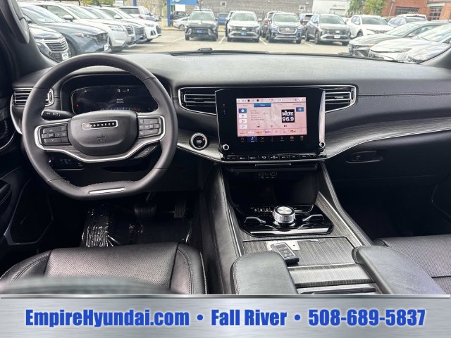 Used 2024 Jeep Wagoneer Series III AWD/4WD image 15