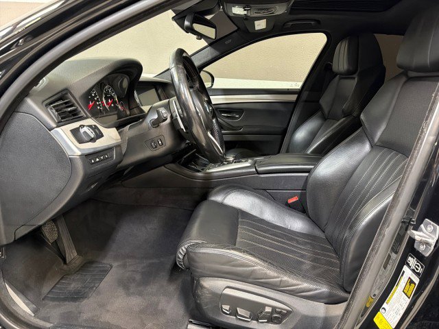 Used 2015 BMW M5 image 13