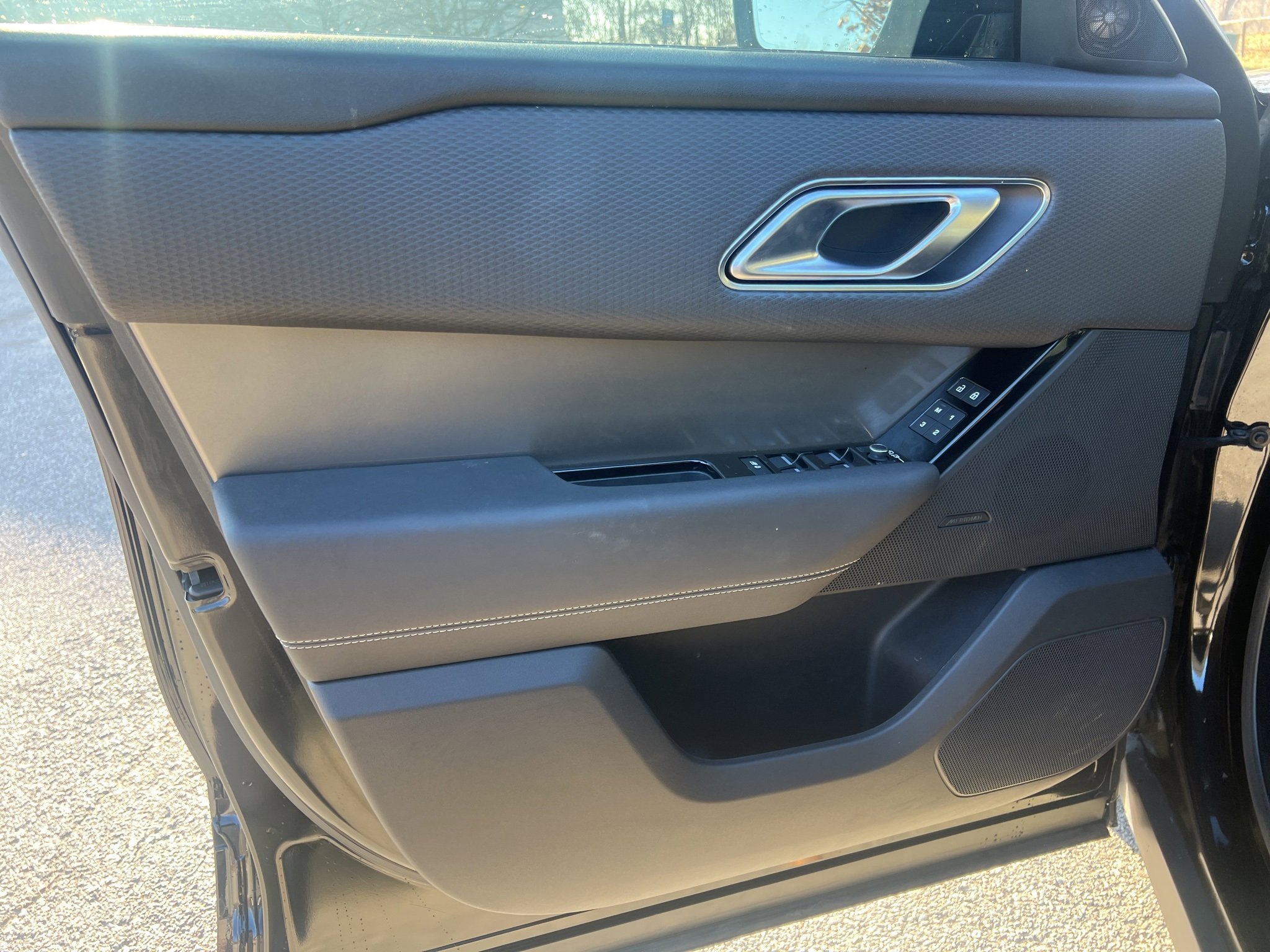 Used 2022 Land Rover Range Rover Velar S image 10