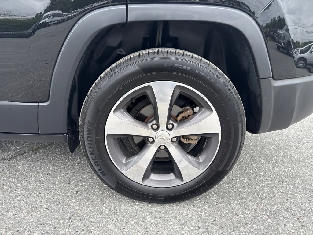 Used 2019 Jeep Cherokee Limited FWD image 31