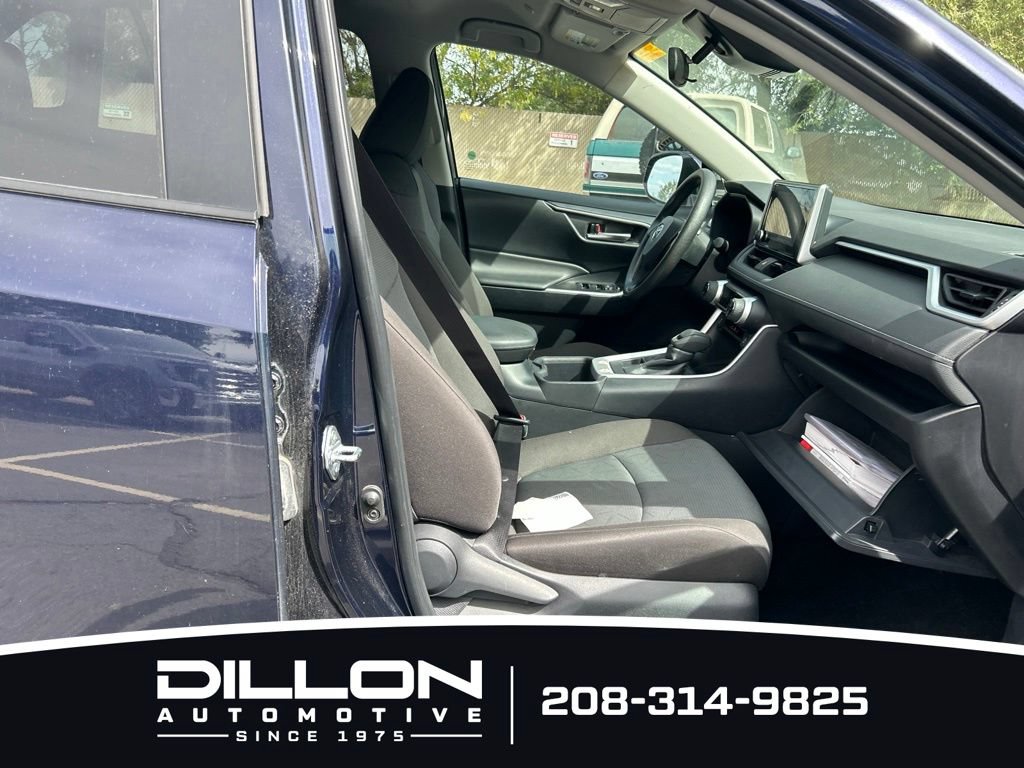 Used 2025 Toyota RAV4 XLE AWD/4WD image 14