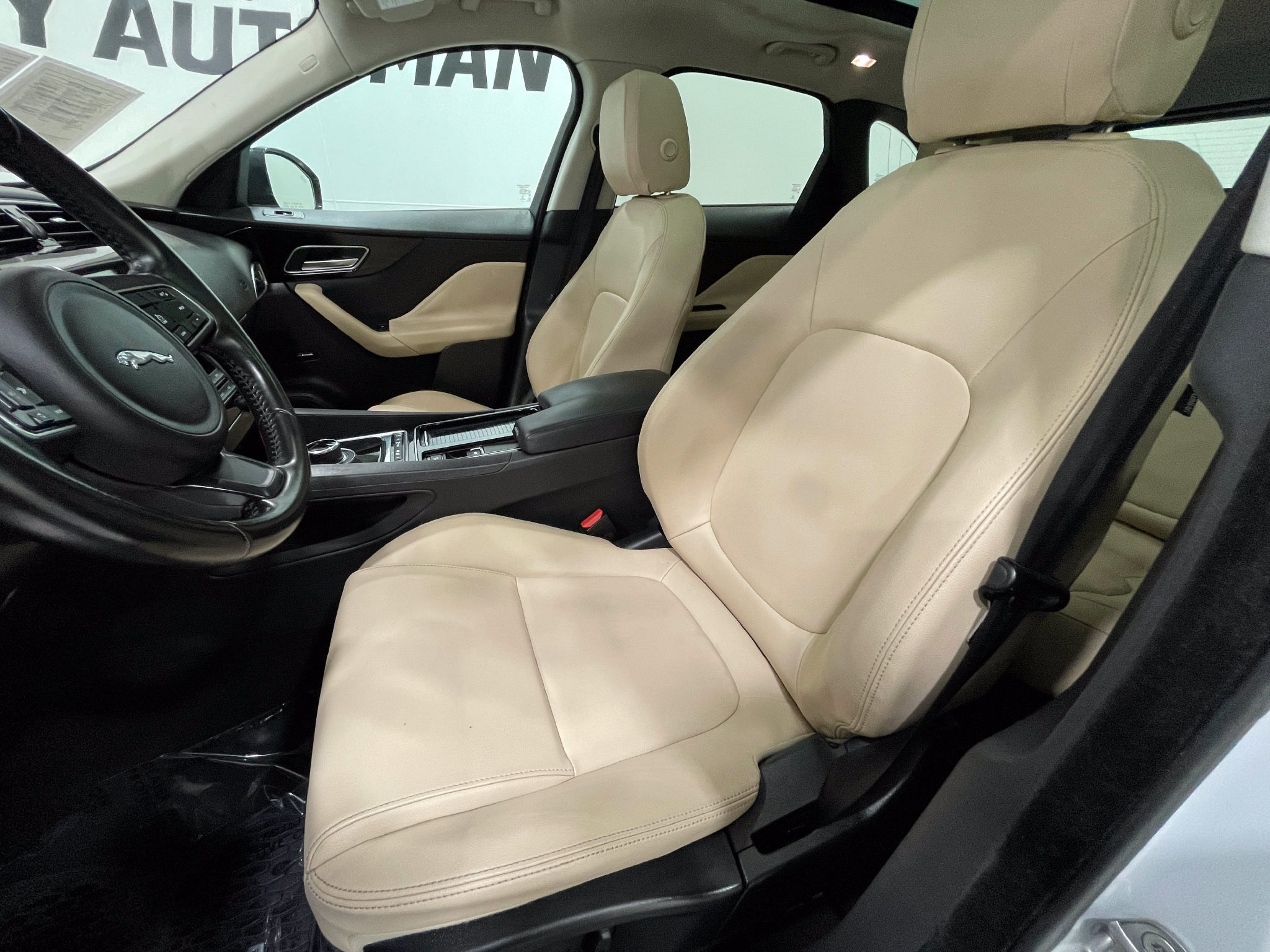 Used 2018 Jaguar F-PACE Premium AWD/4WD image 14