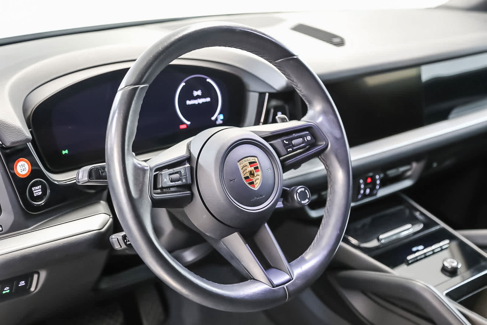 Certified 2024 Porsche Cayenne AWD/4WD image 4