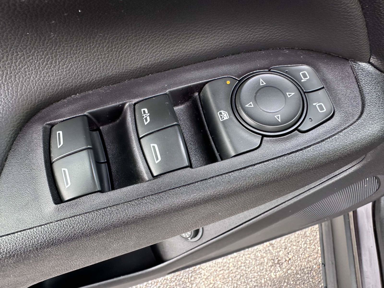 Used 2020 Chevrolet Equinox LT FWD image 10