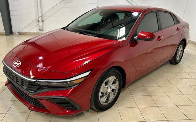 Used 2024 Hyundai Elantra SE FWD image 1