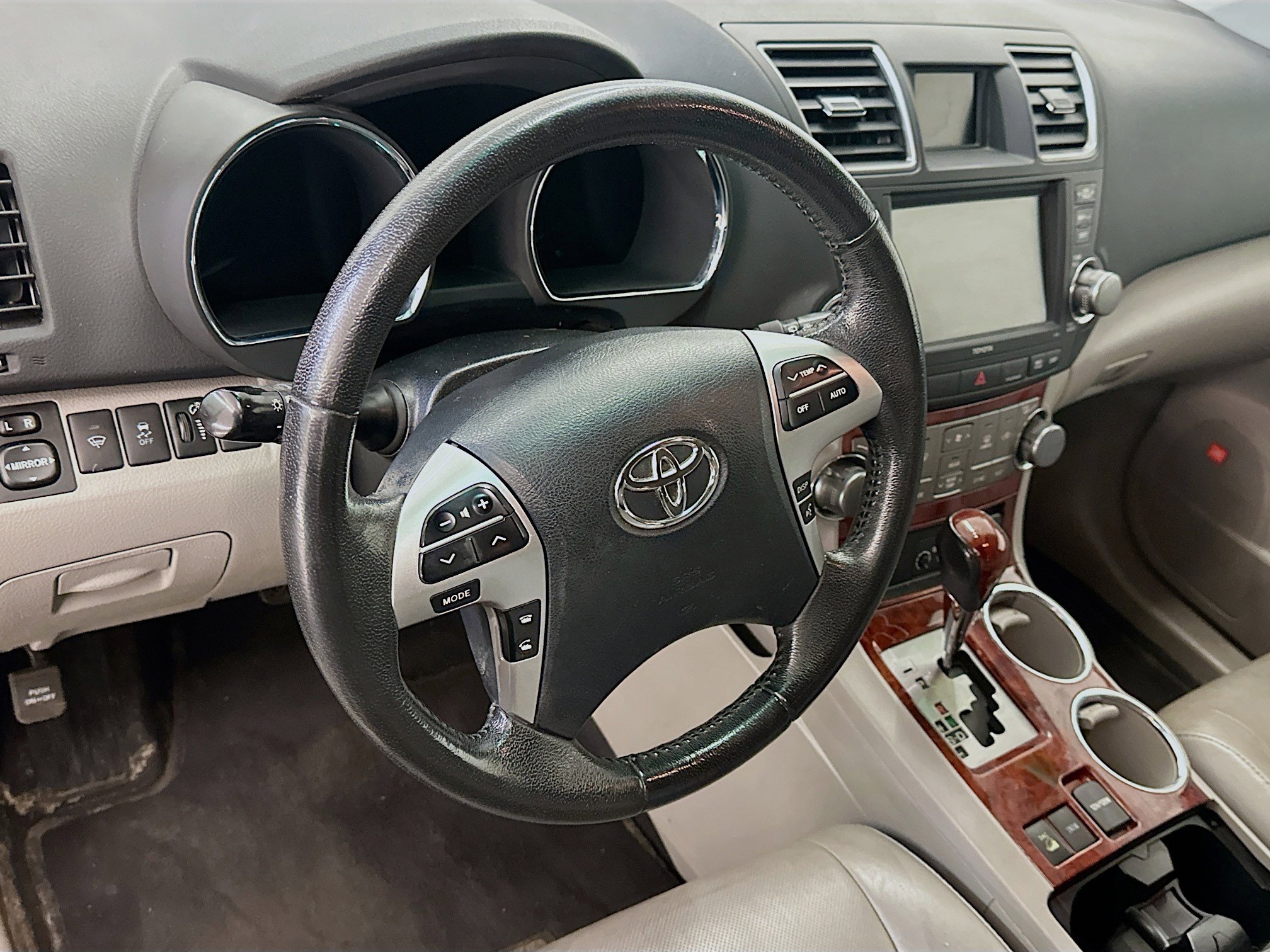 Used 2012 Toyota Highlander Limited w/ Tow Pkg AWD/4WD image 18