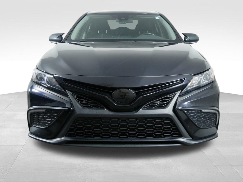 Used 2023 Toyota Camry SE FWD image 3