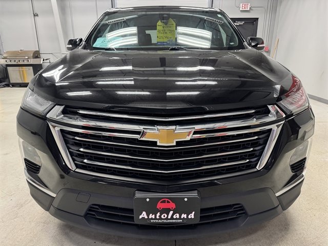 Used 2022 Chevrolet Traverse LT image 2