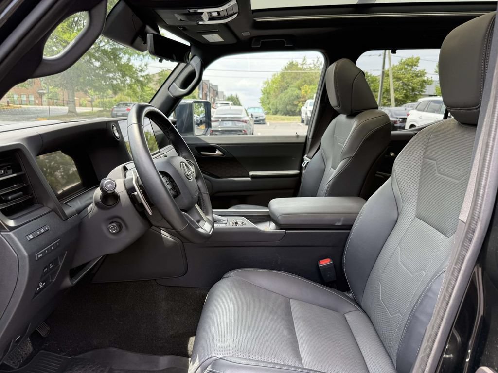 Used 2024 Lexus GX 550 AWD/4WD image 13