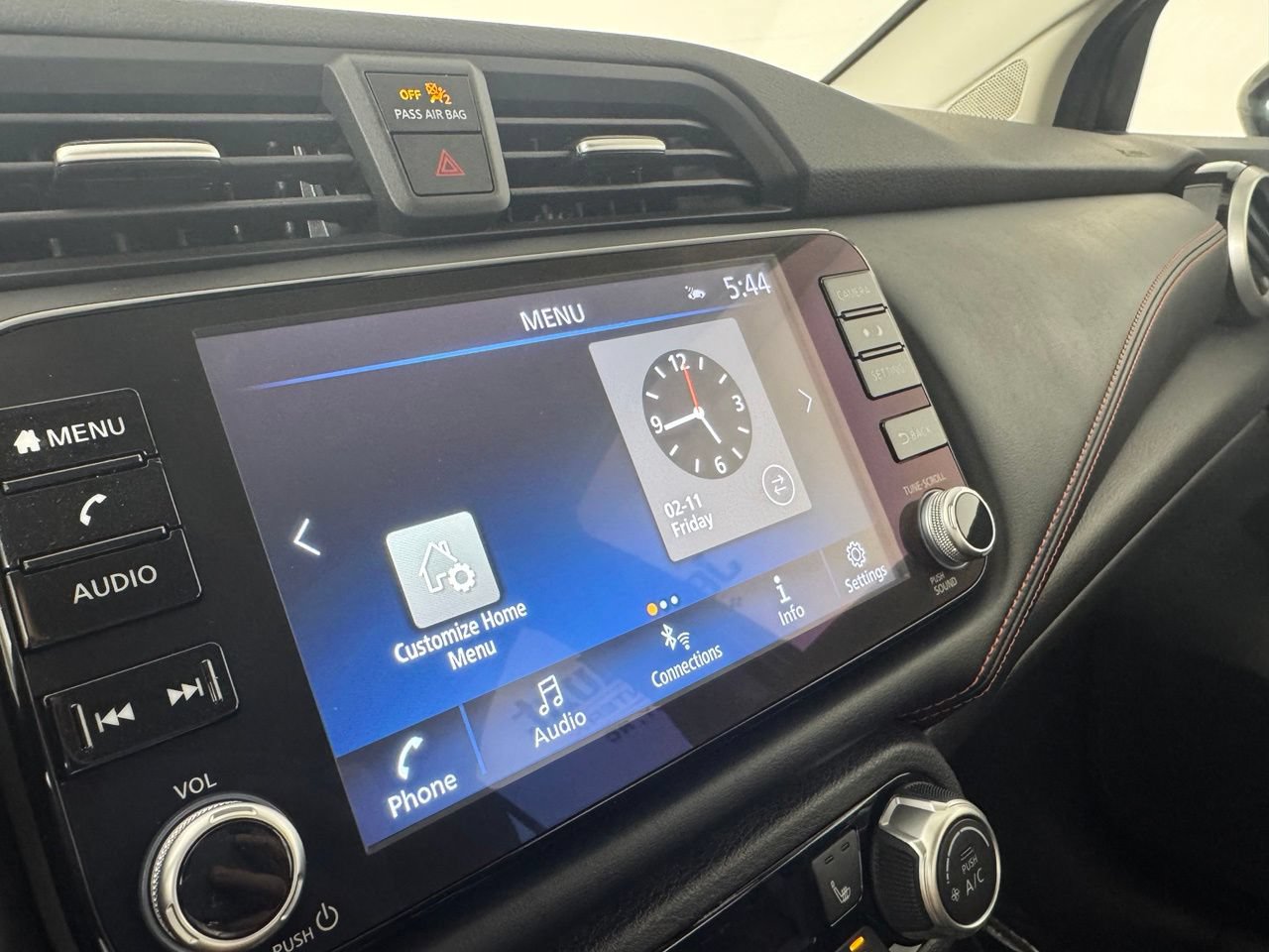 Used 2025 Nissan Versa SR FWD image 19