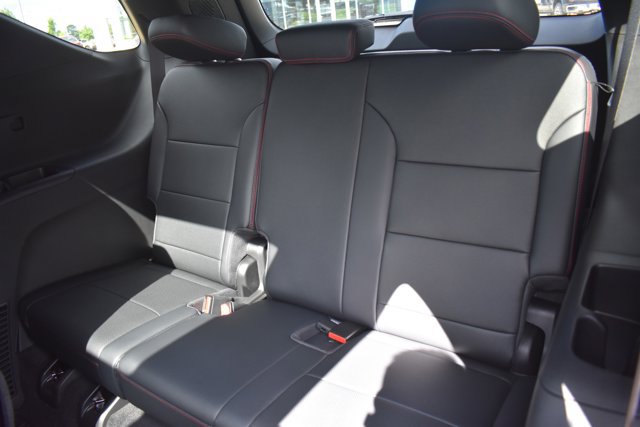New 2026 Chevrolet Traverse RS w/ LPO, Floor Liner Package FWD image 17
