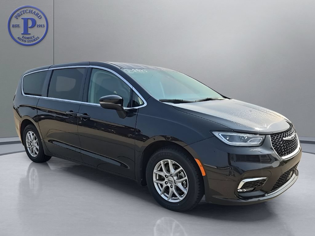 Used 2023 Chrysler Pacifica Touring-L