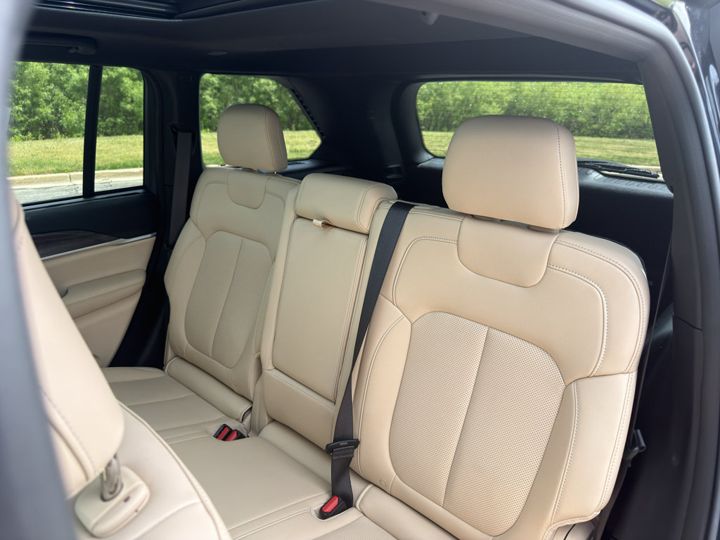 Used 2024 Jeep Grand Cherokee Limited w/ Luxury Tech Group II AWD/4WD image 37