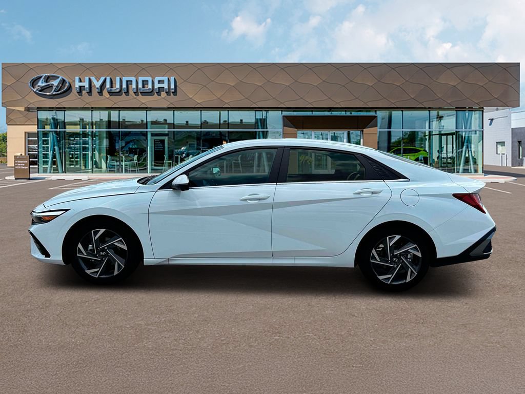 New 2025 Hyundai Elantra Limited FWD image 3