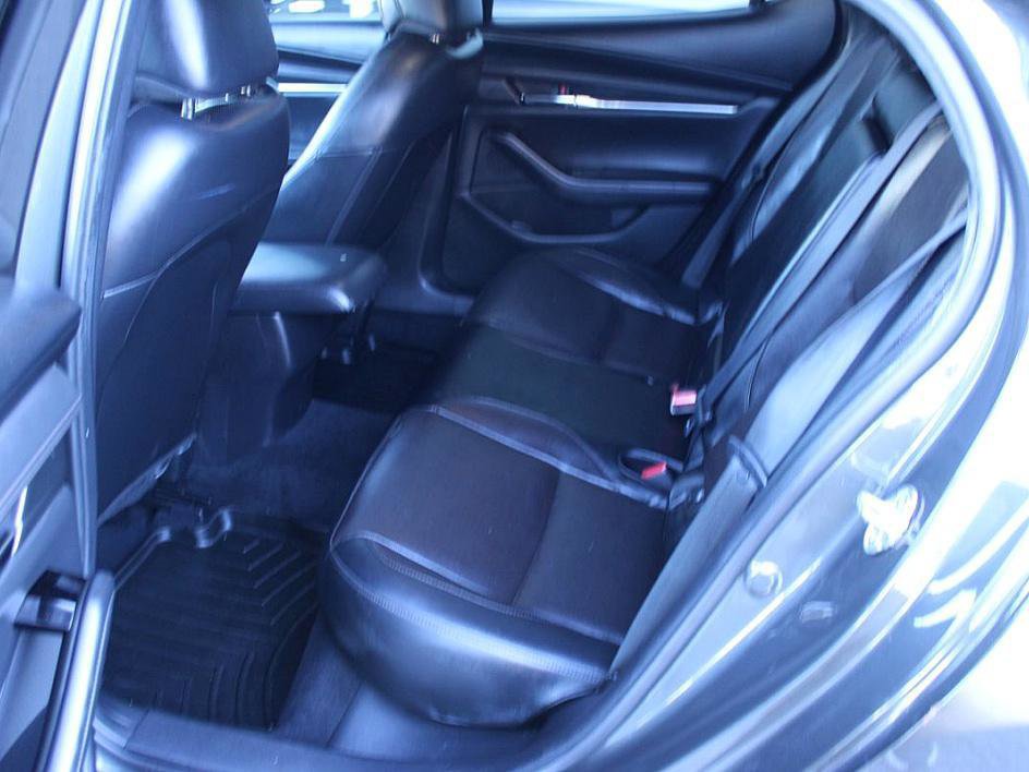 Used 2019 MAZDA MAZDA3 Hatchback w/ Premium Package image 16