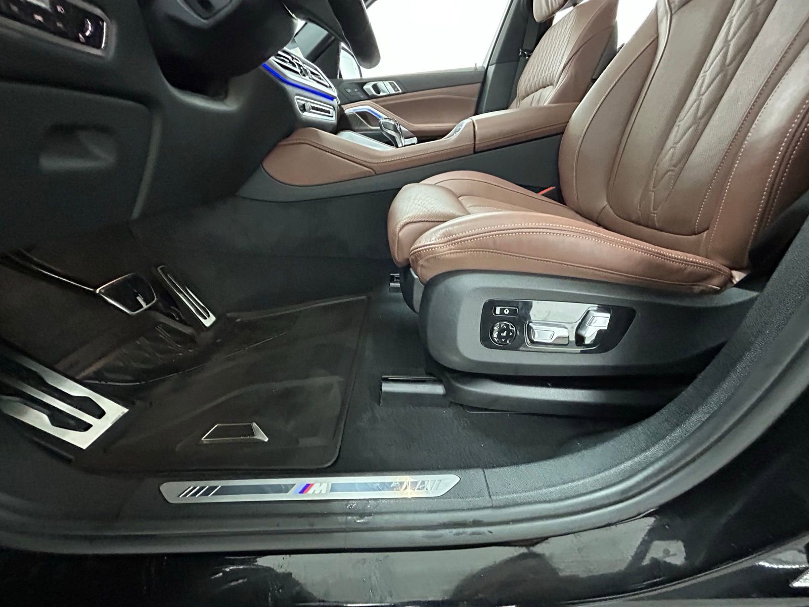 Used 2022 BMW X6 xDrive40i w/ Executive Package image 32