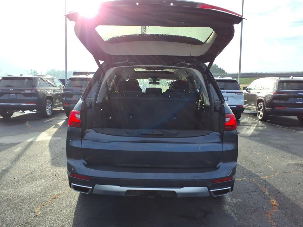 Used 2019 BMW X7 xDrive50i w/ Premium Package AWD/4WD image 6