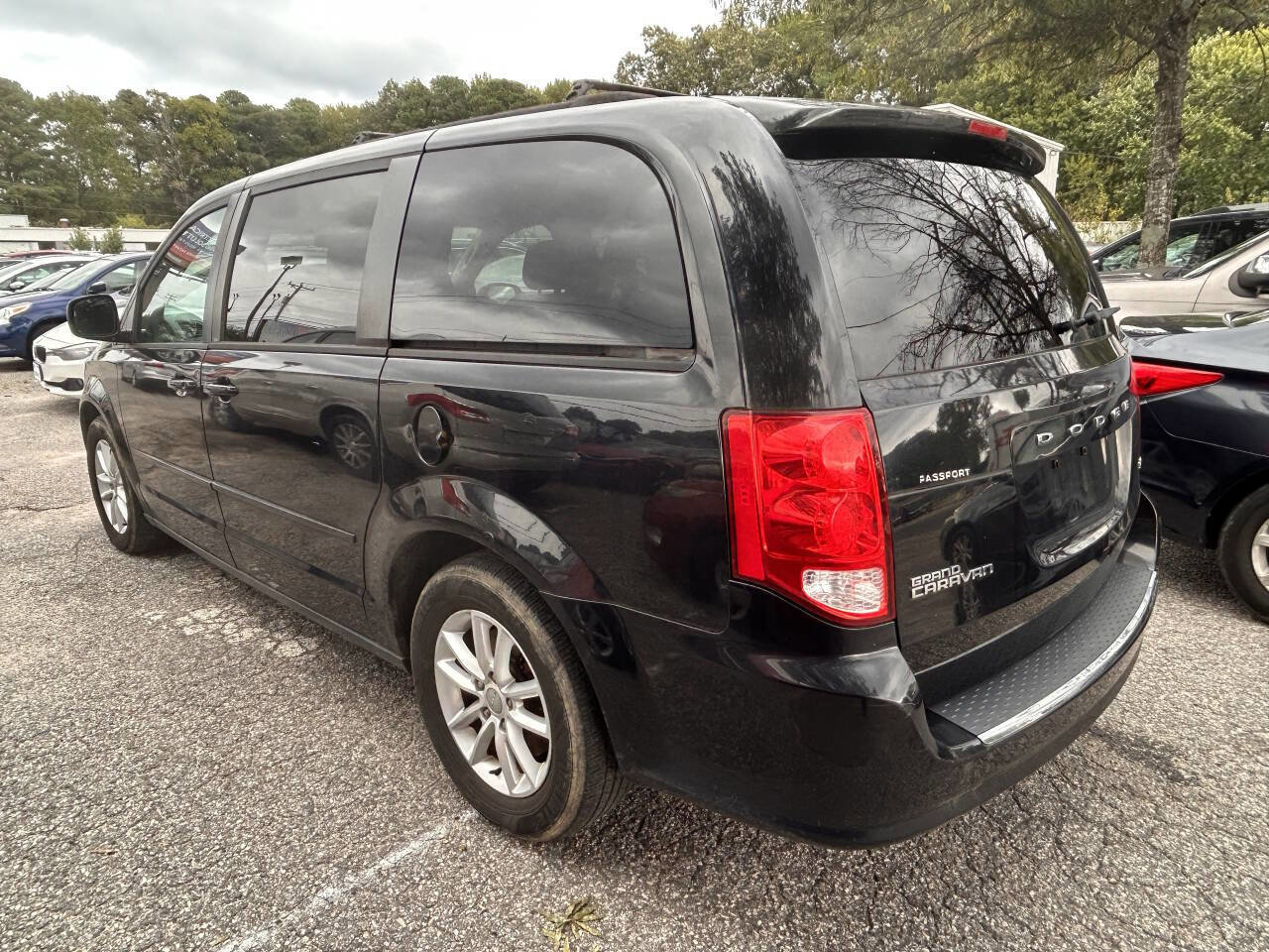 Used 2014 Dodge Grand Caravan SXT image 7