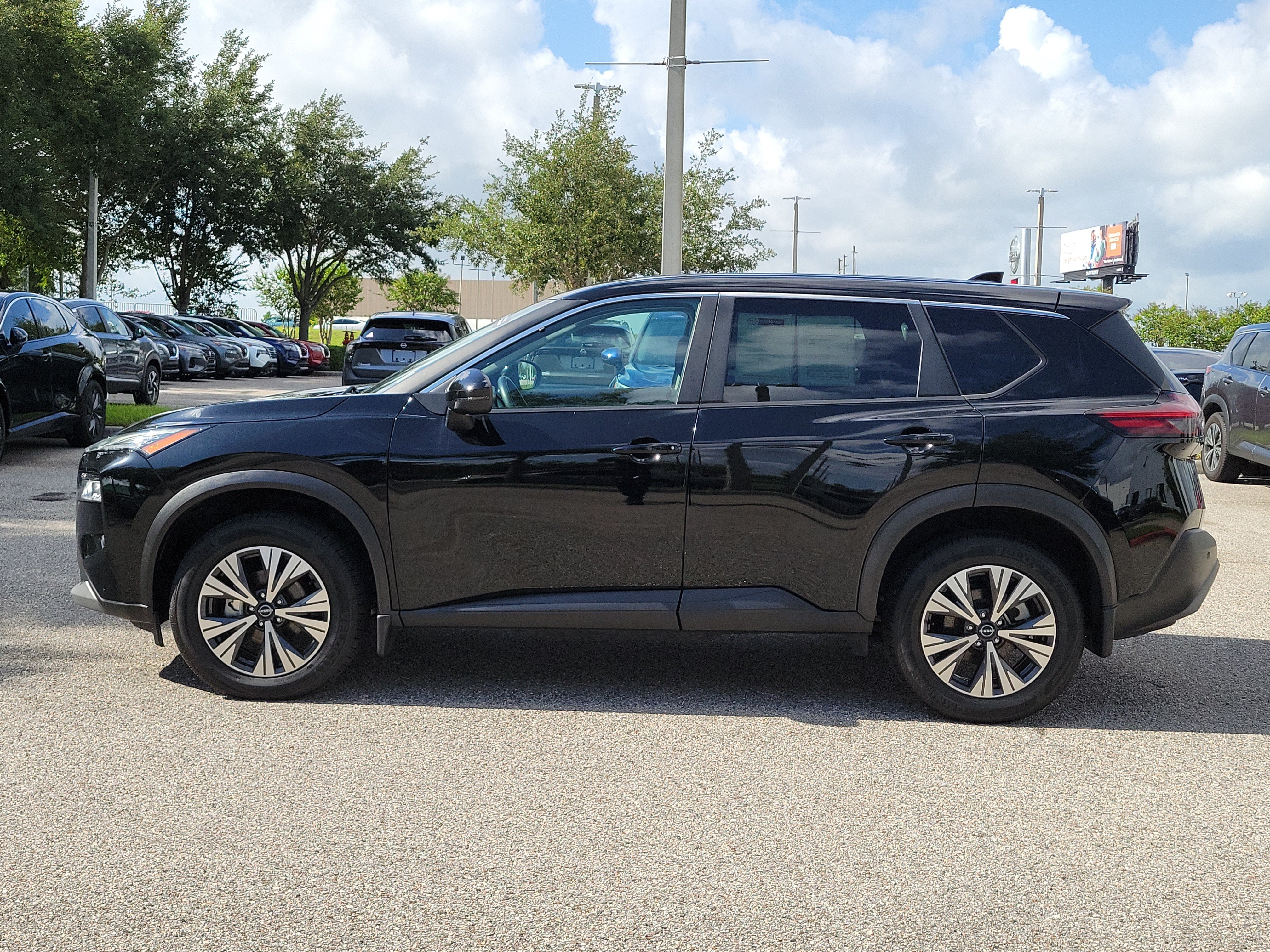 Certified 2023 Nissan Rogue SV FWD image 9