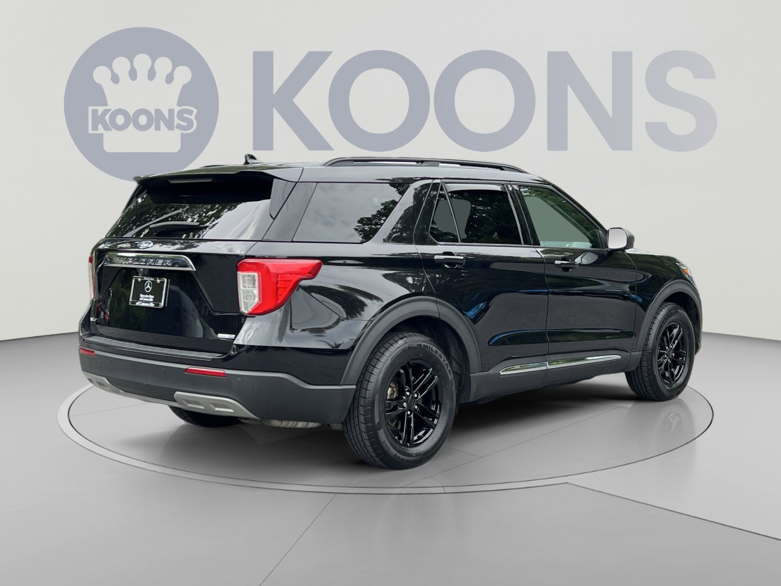 Used 2020 Ford Explorer XLT w/ Equipment Group 202A AWD/4WD image 11