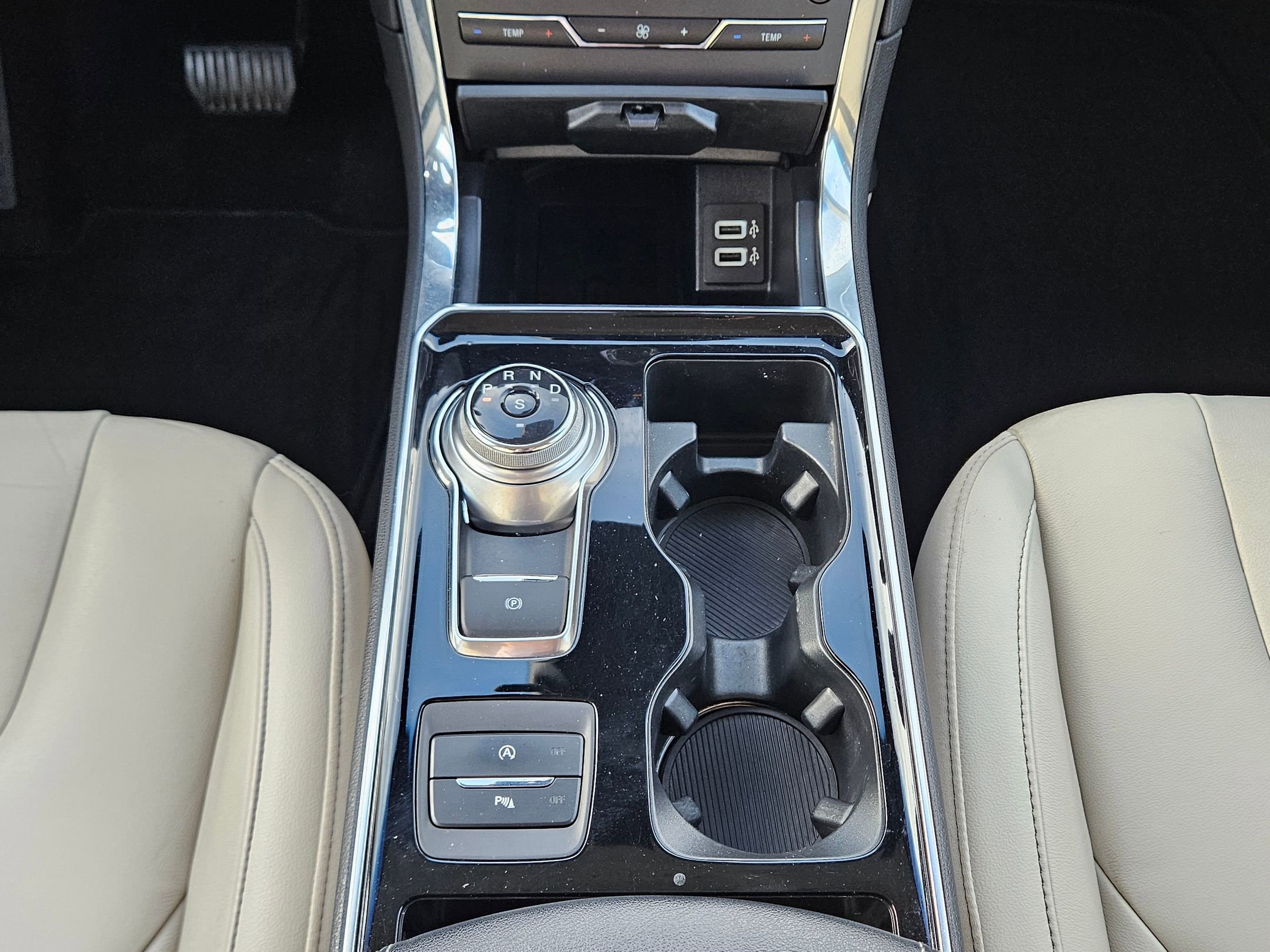 Used 2020 Ford Edge Titanium image 12