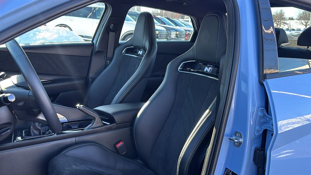 Used 2025 Hyundai Elantra N Base image 10