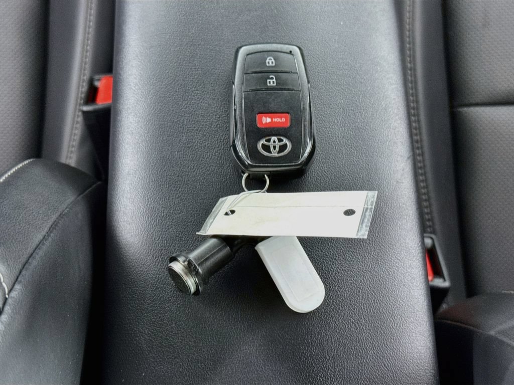 Used 2024 Toyota Prius XLE FWD image 30