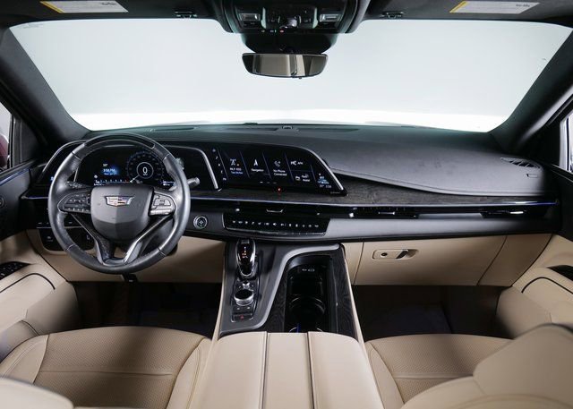 Used 2024 Cadillac Escalade Premium Luxury image 4