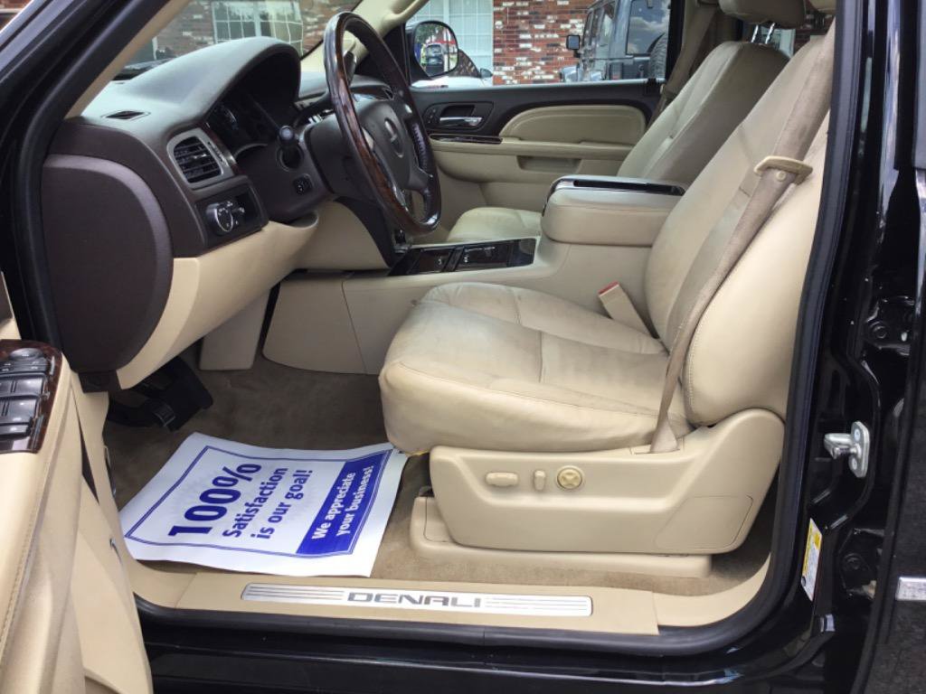 Used 2010 GMC Yukon XL Denali AWD/4WD image 24