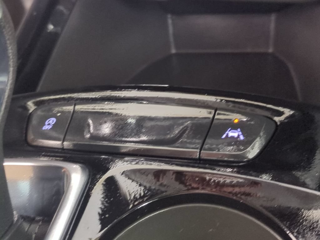 Used 2025 Chevrolet Trax LT FWD image 31