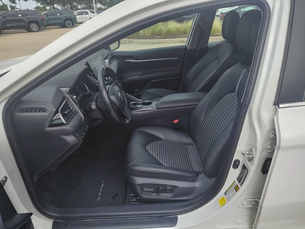 Used 2023 Toyota Camry SE FWD image 5