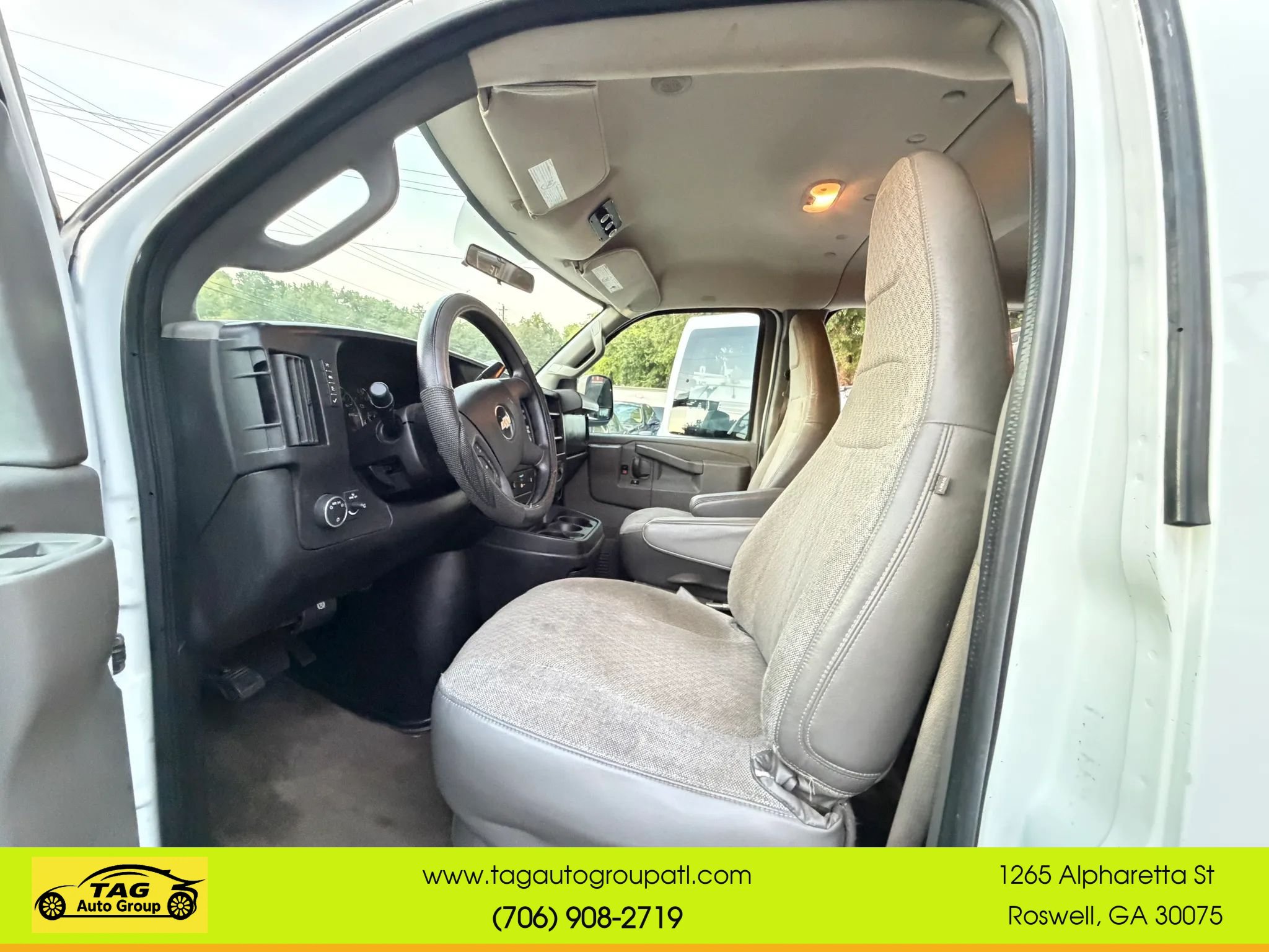 Used 2017 Chevrolet Express 3500 LT w/ LT Preferred Equipment Group RWD image 14