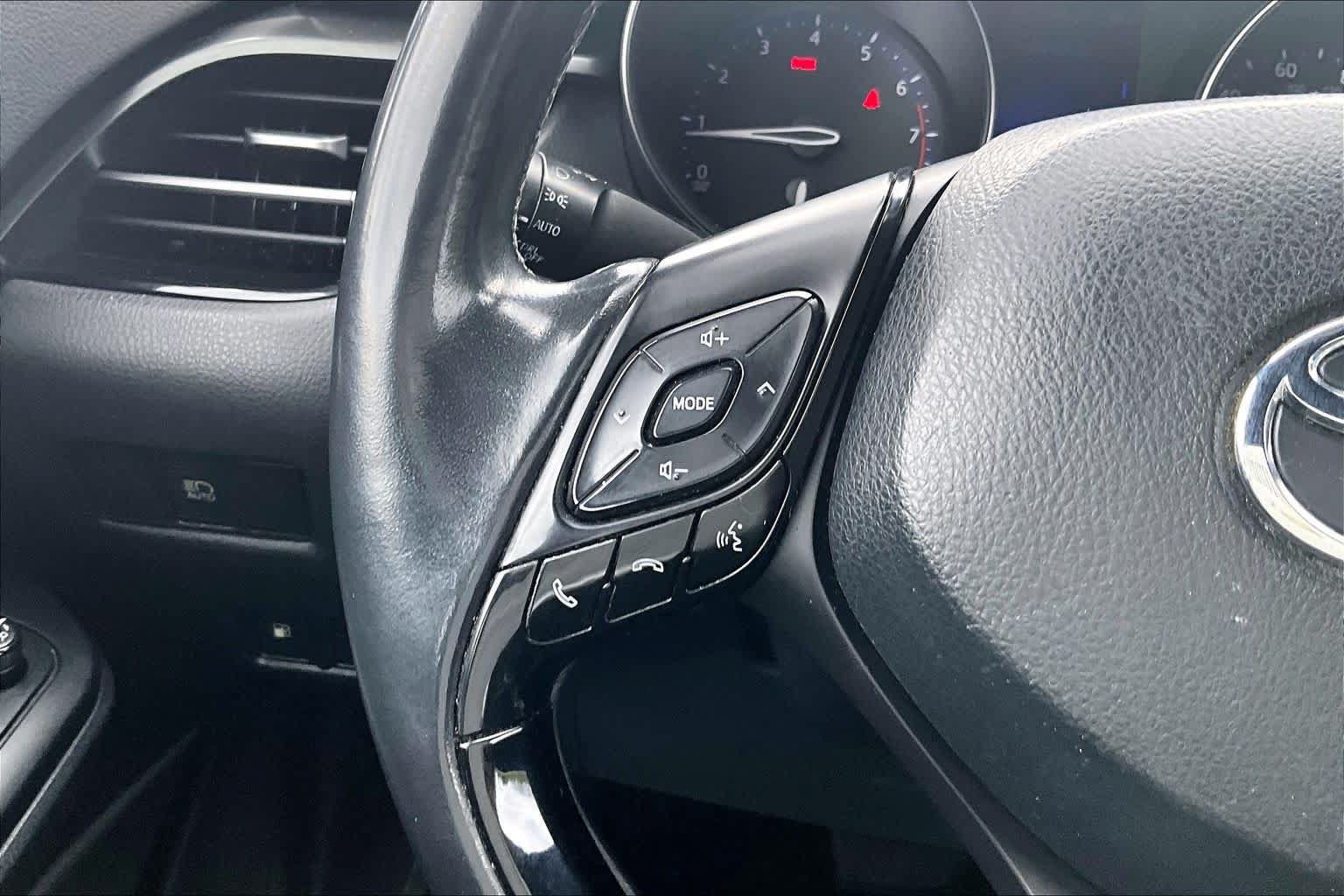 Used 2018 Toyota C-HR XLE FWD image 23