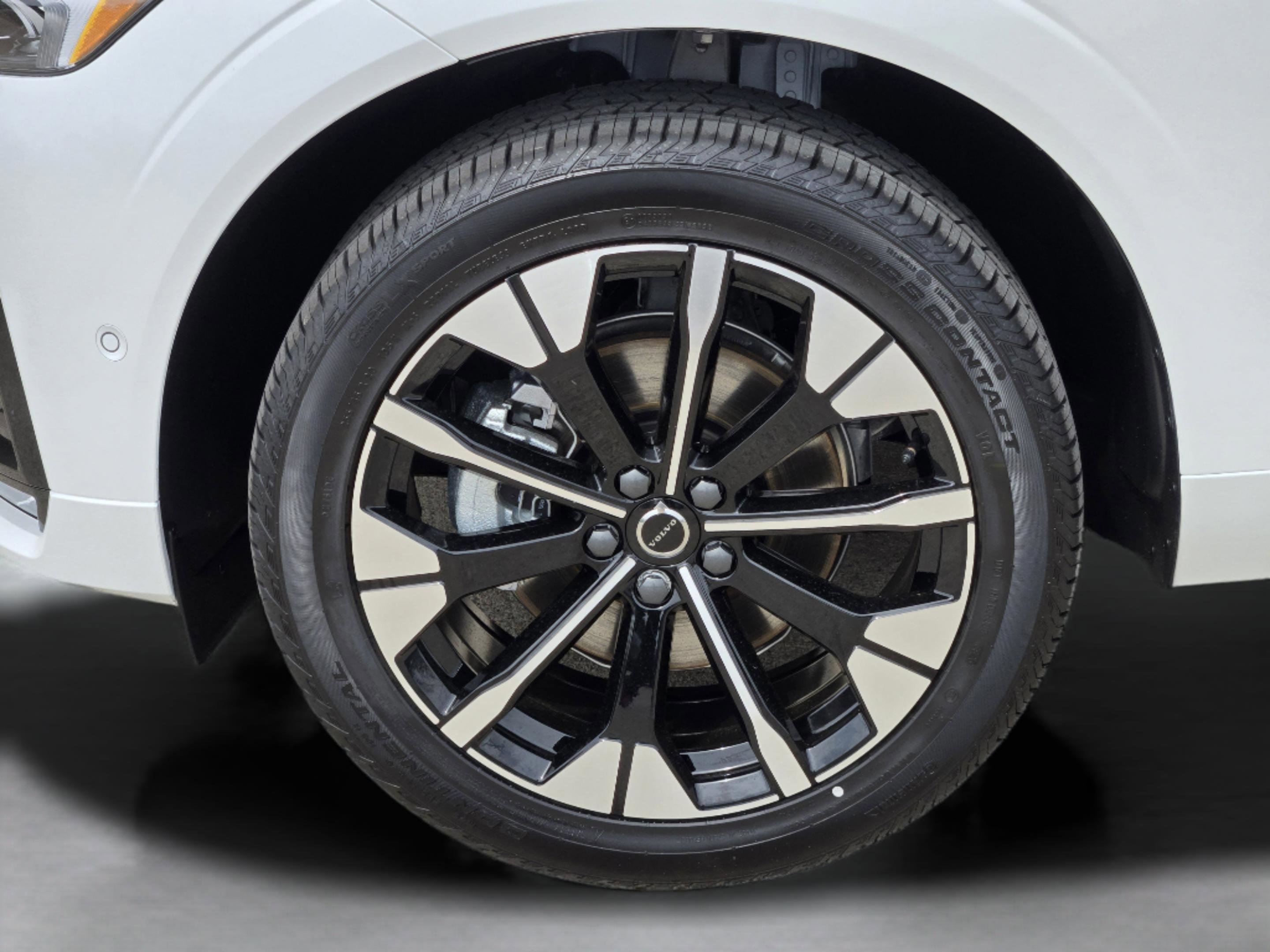 New 2026 Volvo XC60 B5 Plus w/ Protection Package Premier image 33