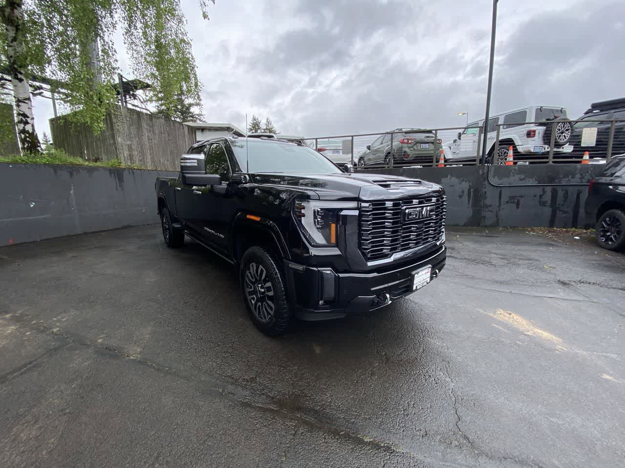 Used 2024 GMC Sierra 3500 Denali Ultimate AWD/4WD image 8