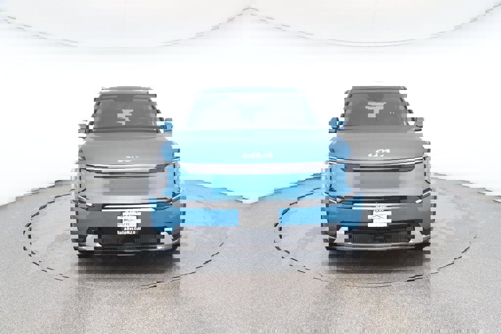 Used 2024 Kia EV9 Land image 8